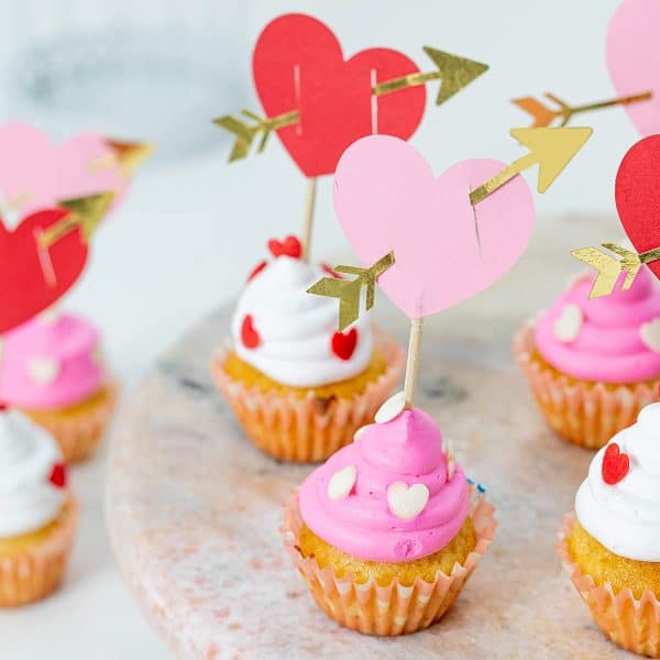 Red Heart Arrow Cupcake topper Red Pink Heart Cupake Toppers Picks Cake Topper Decoration for Sweet Love Theme Wedding Engagement,Valentine's Day Bridal Shower Party Cake Decors (20pcs Red and Pink Arrow heart)